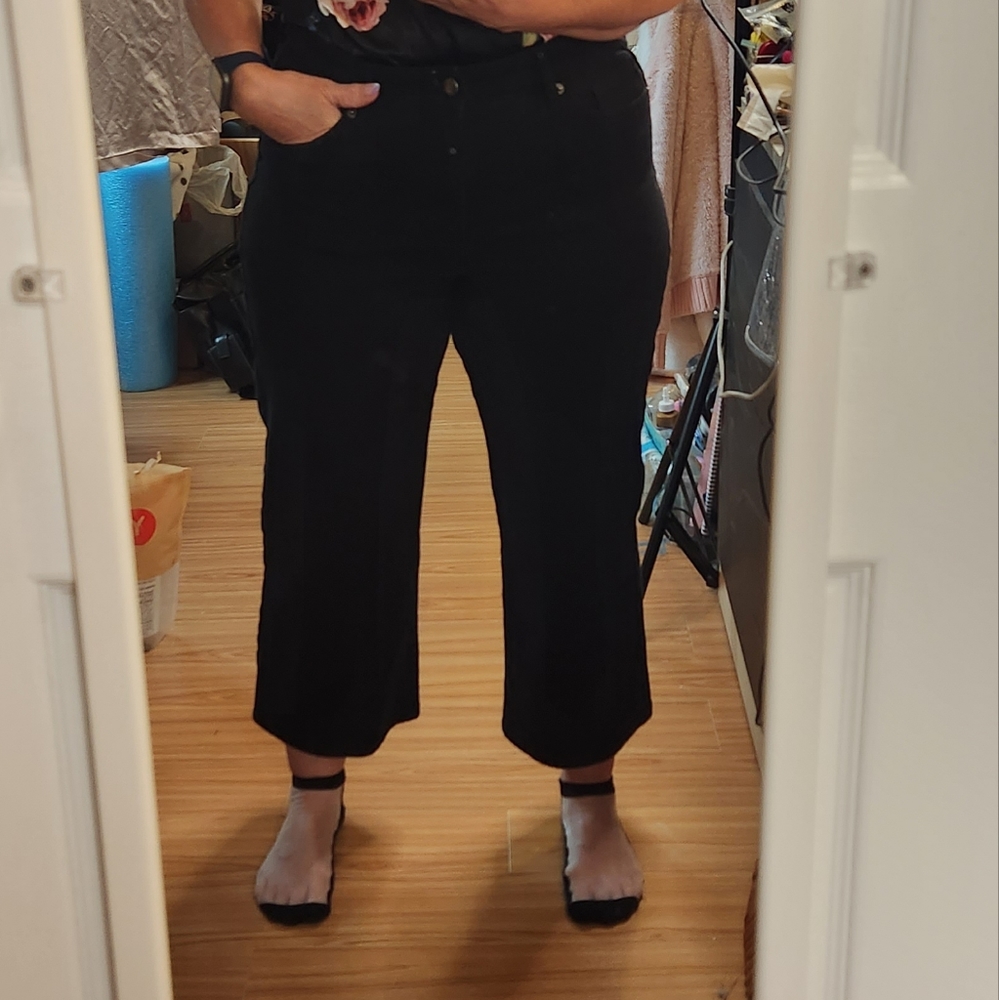 Joe Fresh Wide leg cropped black jeans